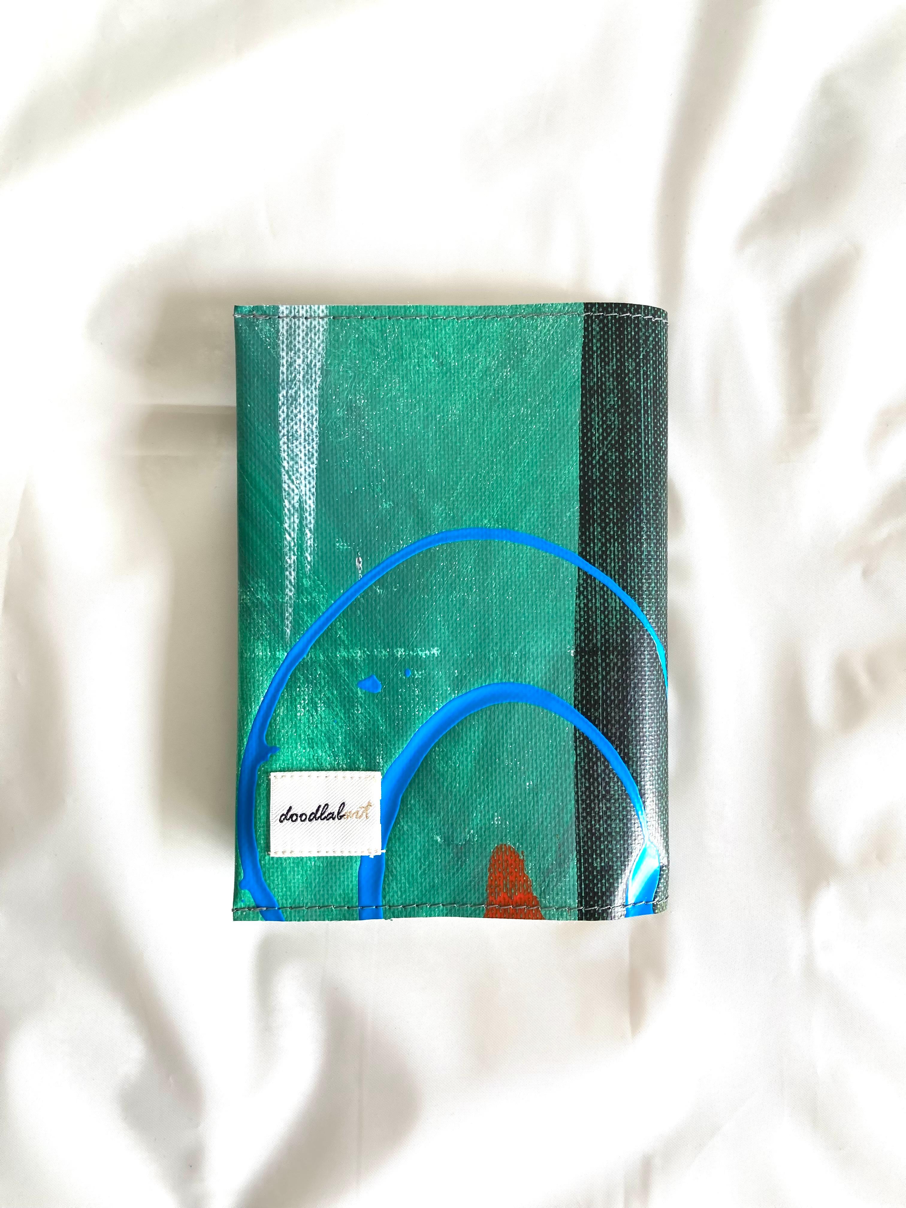 【ペイント　ブックカバー　BC1028】文庫本/防水/アート/1点物1枚目の画像