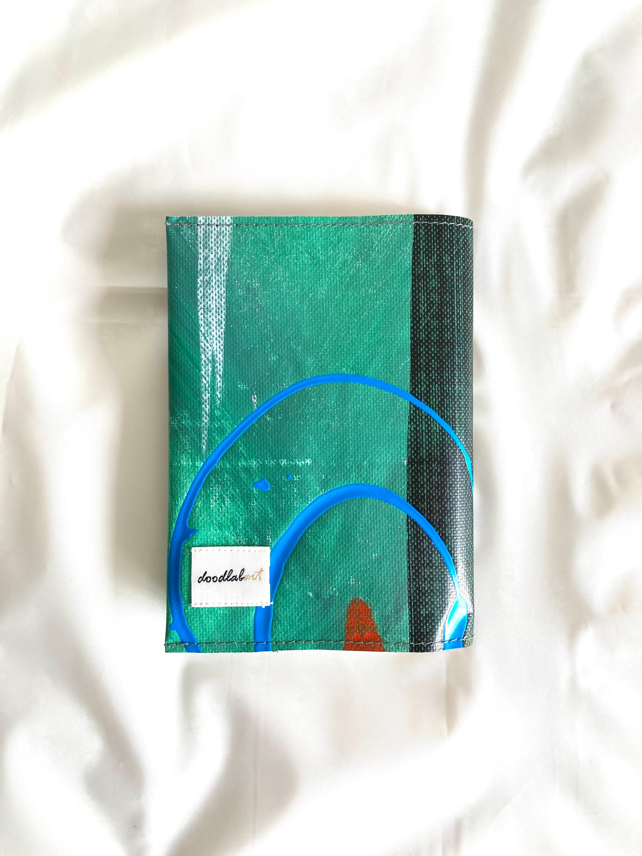 【ペイント ブックカバー BC1028】文庫本/防水/アート/1点物1枚目の画像